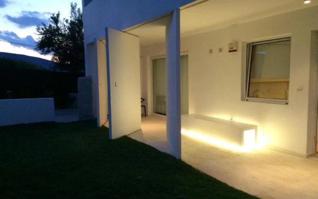 Infinity White Complex