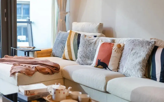 Stylish Marina-front 2BR Near Top Attractions