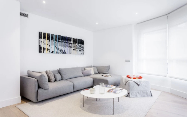 Velazquez Apartments by FlatSweetHome