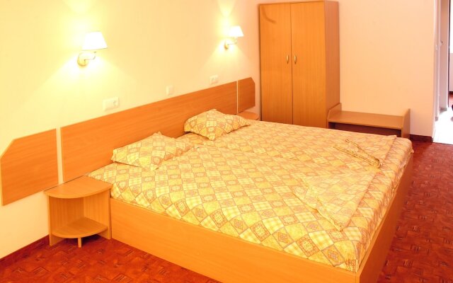 Vezhen Hotel