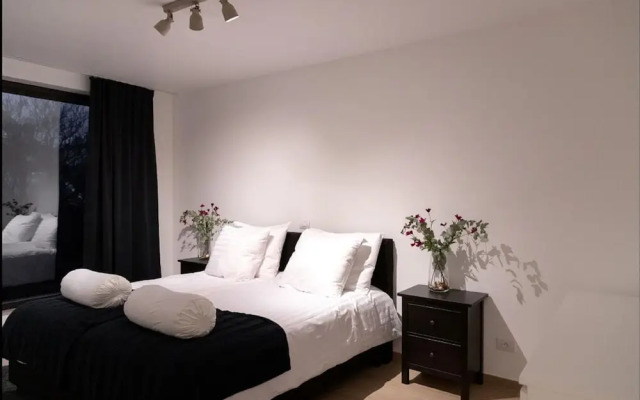 One Lux Stay near Diamond District