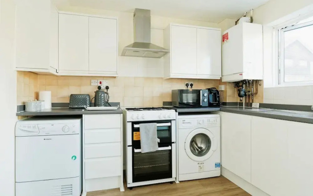 Canterbury Charm, Spacious 4 Bed House