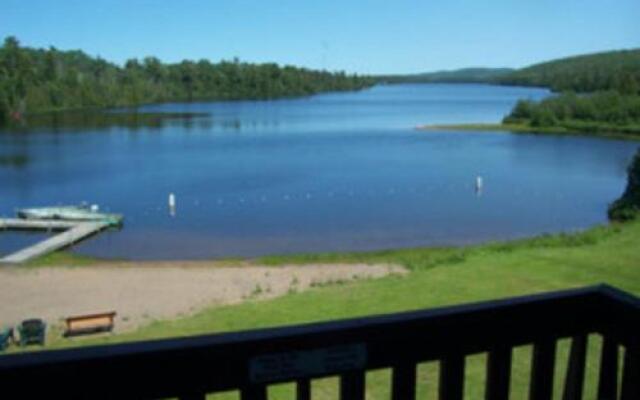 Lake Fanny Hooe Resort-2 Bed with Balcony #12 Hotel Room