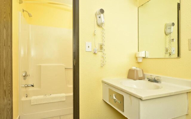 Burnsville Inn & Suites