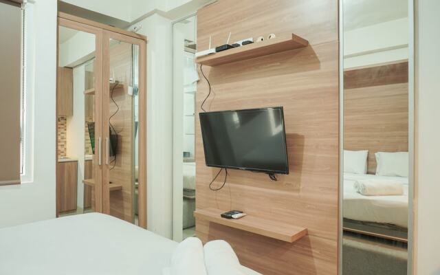 Lovely and Strategic Studio at Green Pramuka Apartment
