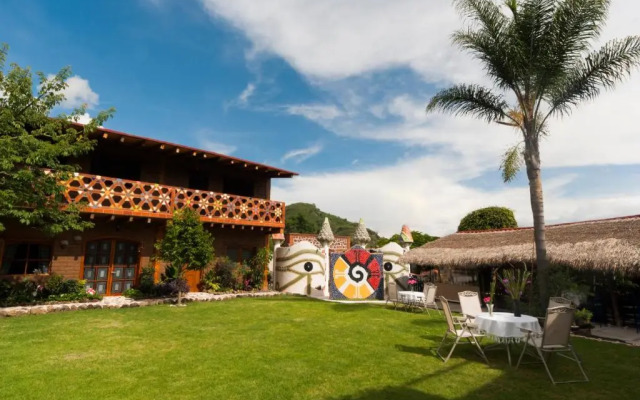 Paradise Hotel Boutique & Lounge