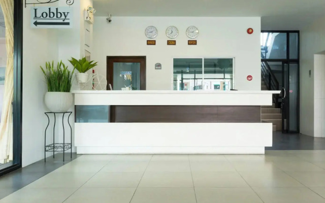 Chatkaew Hill and Residence