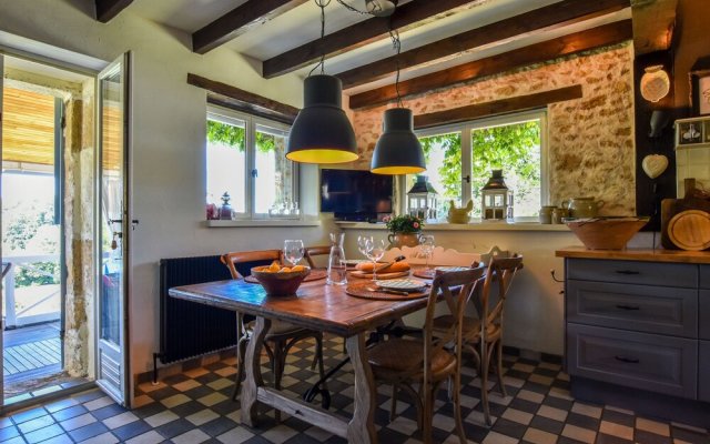 Cosy Town House on the Edge of a Bastide with Swimming Pool And Stunning Views