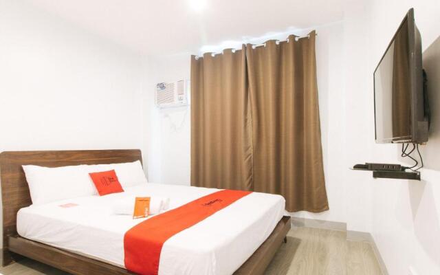 RedDoorz near Zobel Roxas St.