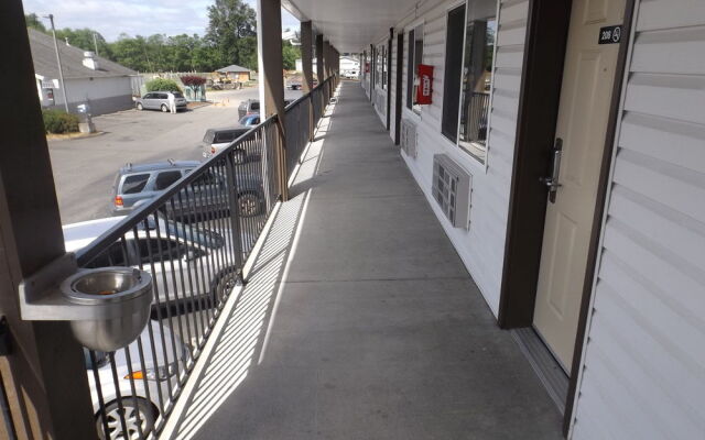 GuestHouse Inn & Suites Montesano