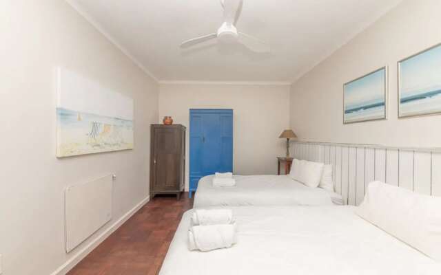 Tropical 1BD Hideaway Near Queens Beach, Fresnaye!