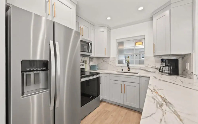 Stylish Villa Near Treasure Island Beaches