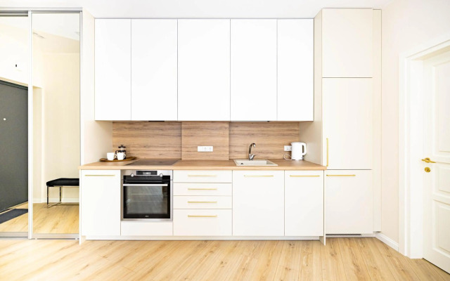 Newly Built, w-Balcony, easy Self check in, by Cohost