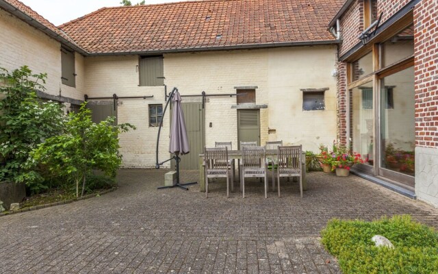 Elegant Farmhouse in Michelbeke - Brakel With Terrace, Garden