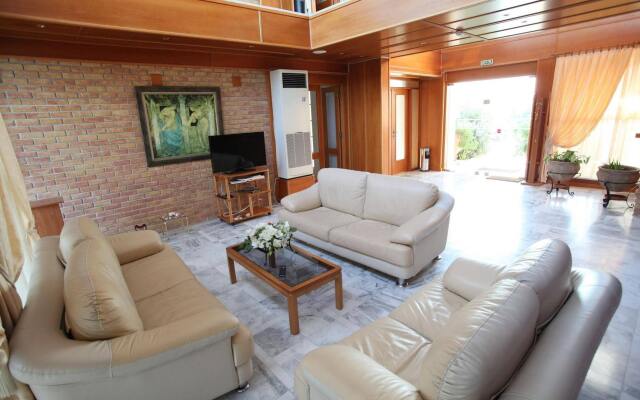 Iria Beach Hotel