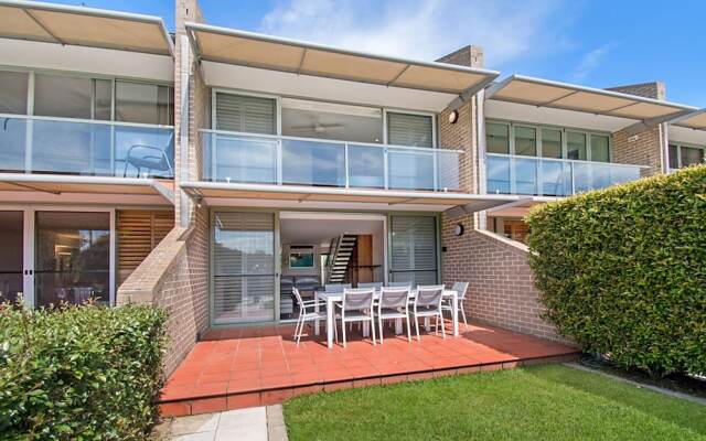 #4 James Cook Apartments
