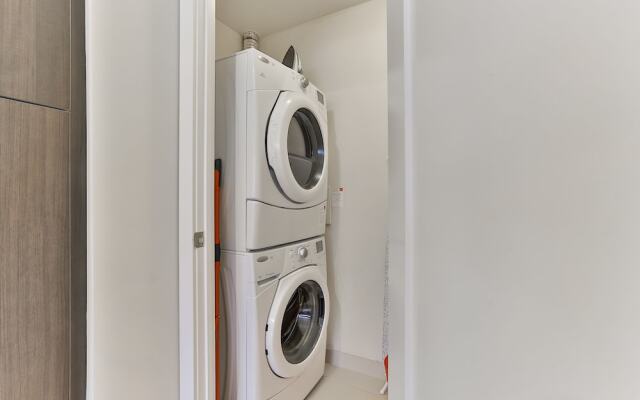 QuickStay - Stylish 2-Bedroom Downtown Condo