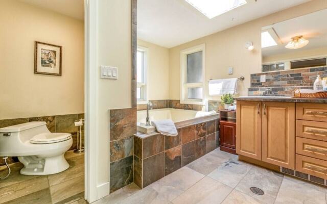 LUXURIOUS 5,500 sqft Home: 5 Br/5 Ba | PRIVATE Pool & Hot Tub | STEPS to Beach