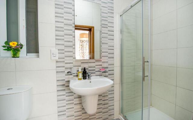 Hillock Residence Apartments
