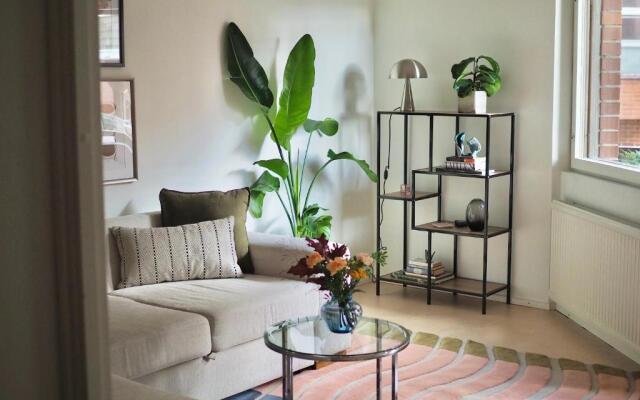 Oceanic & trendy two bedroom apartment with FREE parking