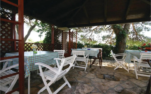 Three-Bedroom Apartment in Brodarica