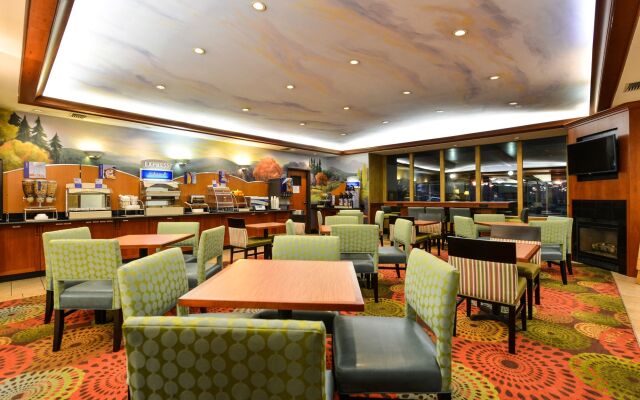 Holiday Inn Express Vancouver North - Salmon Creek by IHG