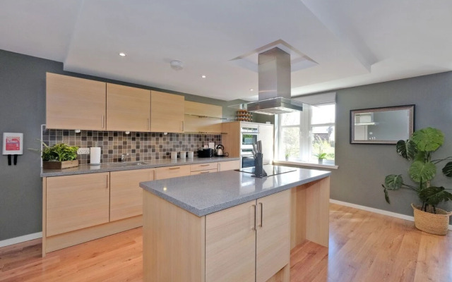 Contemporary Apartment Close to Aberdeen City Centre