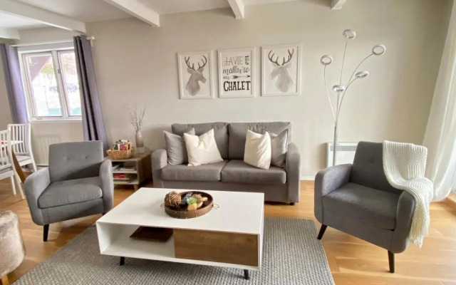 Mountain view fully renovated 6-8 people condo