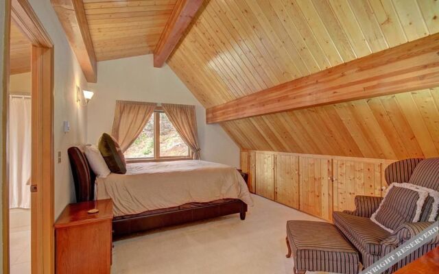 Black Bear 5 Br Home by RedAwning