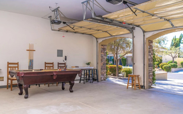 Desert Escape with Pool, Firepit, Putting Green