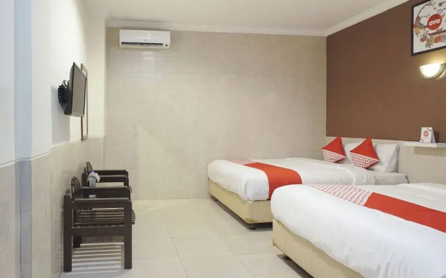 OYO 693 Hotel Safara