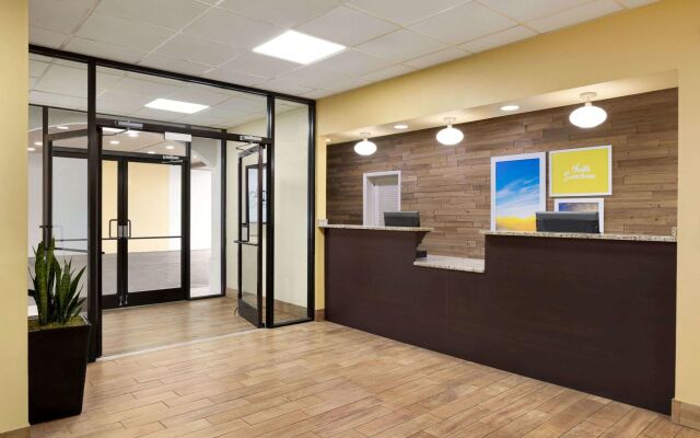 Days Inn - Rivergate