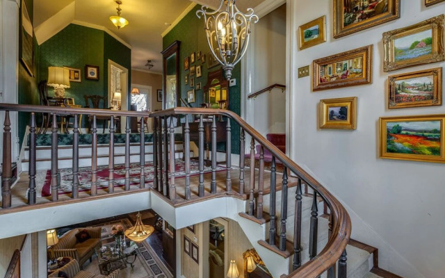 Four Winds Victorian Venue & Suites