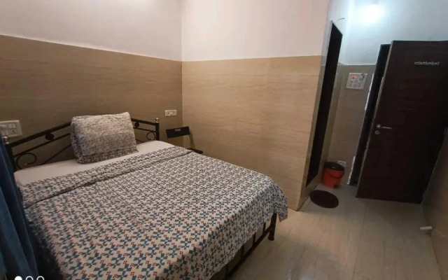 Oyo 700258 Raj Hotel