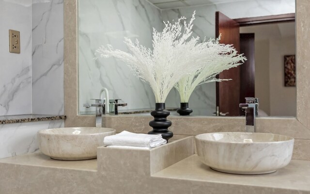 2BR apartment 2 minutes to beach Amwaj 4