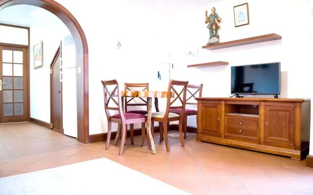 Apartment with One Bedroom in Caniço, with Pool Access, Enclosed Garden And Wifi - 1 Km From the Beach