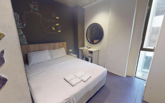 Golden Leaf Boutique Hotel