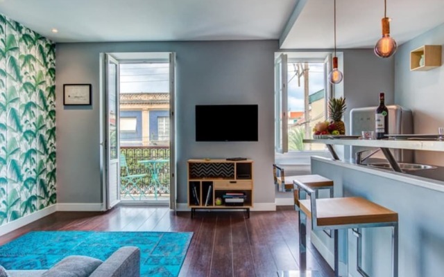 Cozy Apt Near Côte des Basques w/ Parking!