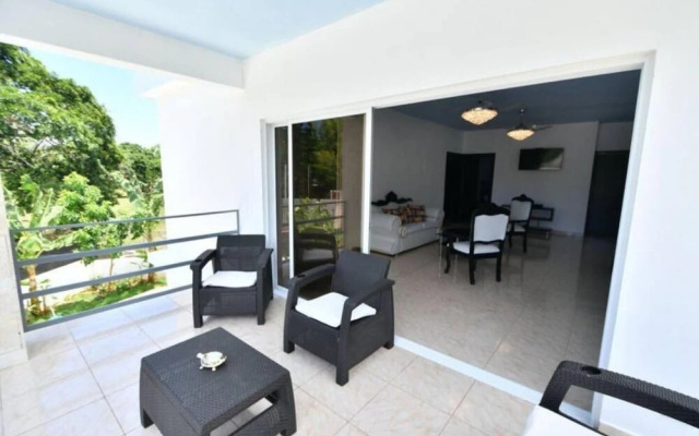 Gorgeous Spacious Property in Prime Beach Location
