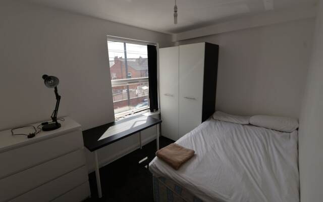 Modern Holiday Home in Coventry Near the Centre
