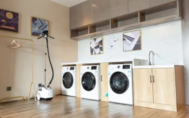 Echarm Plus Hotel（ Jingdezhen Taoxichuan Cultural and Creative Blockl）