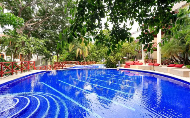 Pajaro de Fuego, Chelsea's Luxury Units