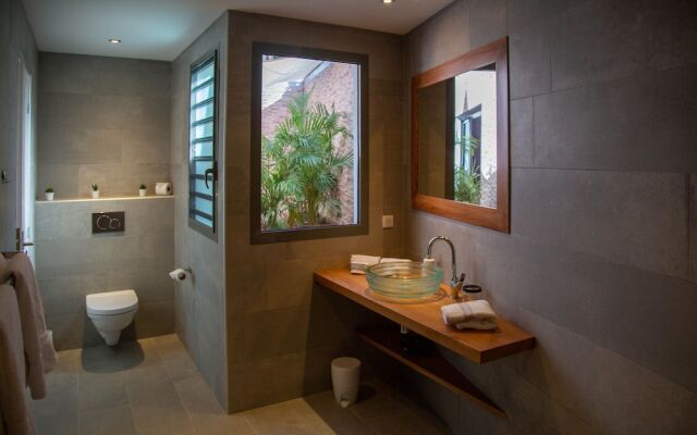 Dream Villa Black Opal