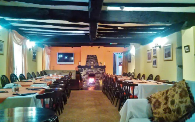 Pen-Y-Bont Hotel