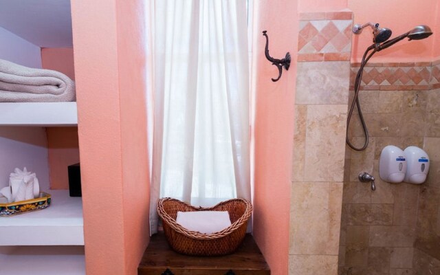 El Encanto Inn