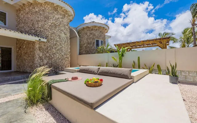 Newly Renovated Amazing Location Private Pool