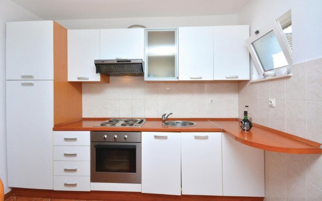 Awesome Home in Grohote With Wifi and 4 Bedrooms