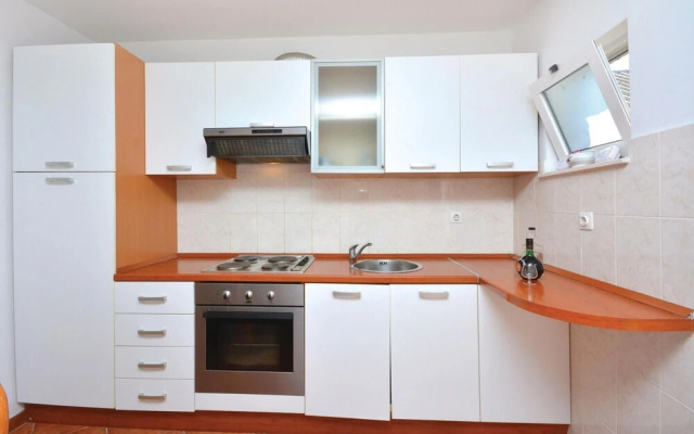 Awesome Home in Grohote With Wifi and 4 Bedrooms