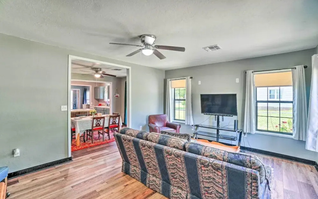 Centrally Located Lawton Home: Dogs Welcome!