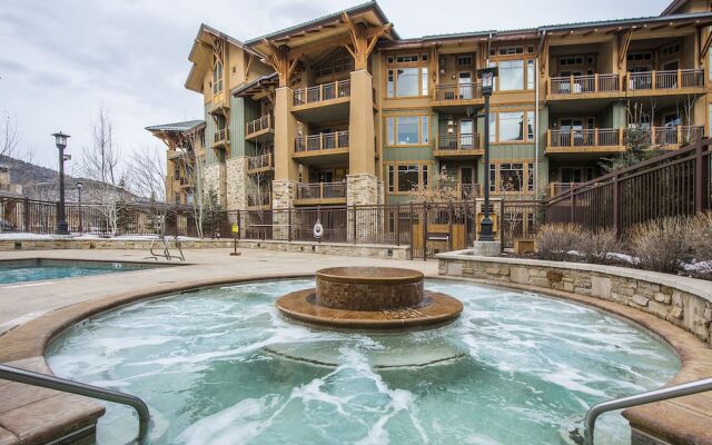 Canyon Base Condos by Lespri